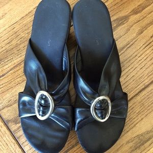 Cute and comfortable black slide on sandals